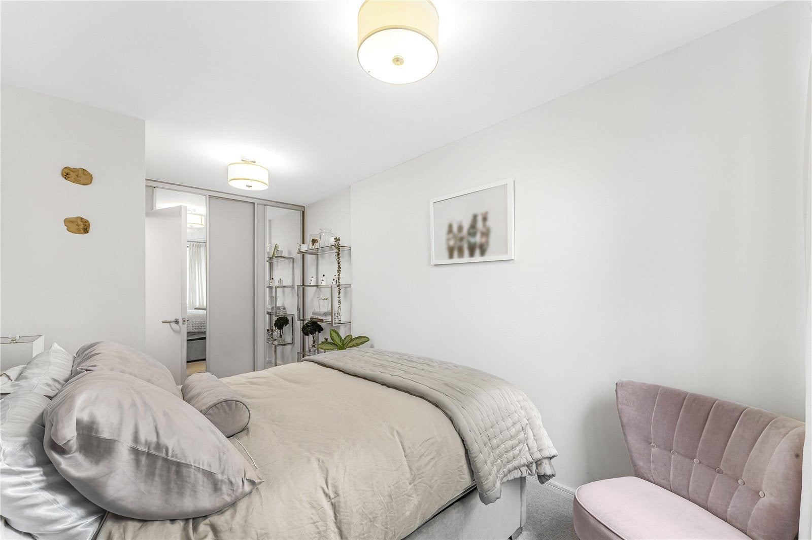 Flat Hammersley Road in Greater London