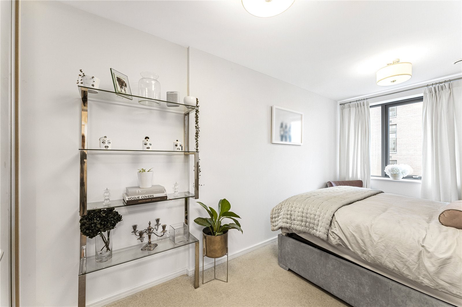 Flat Hammersley Road in Greater London
