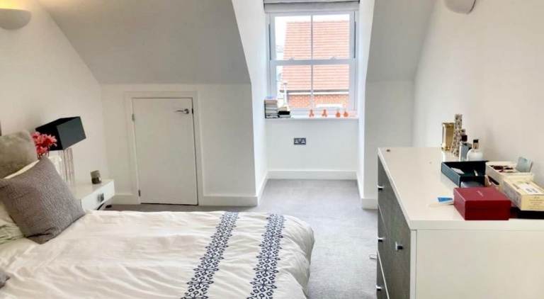 Room McReady Road in Greater London