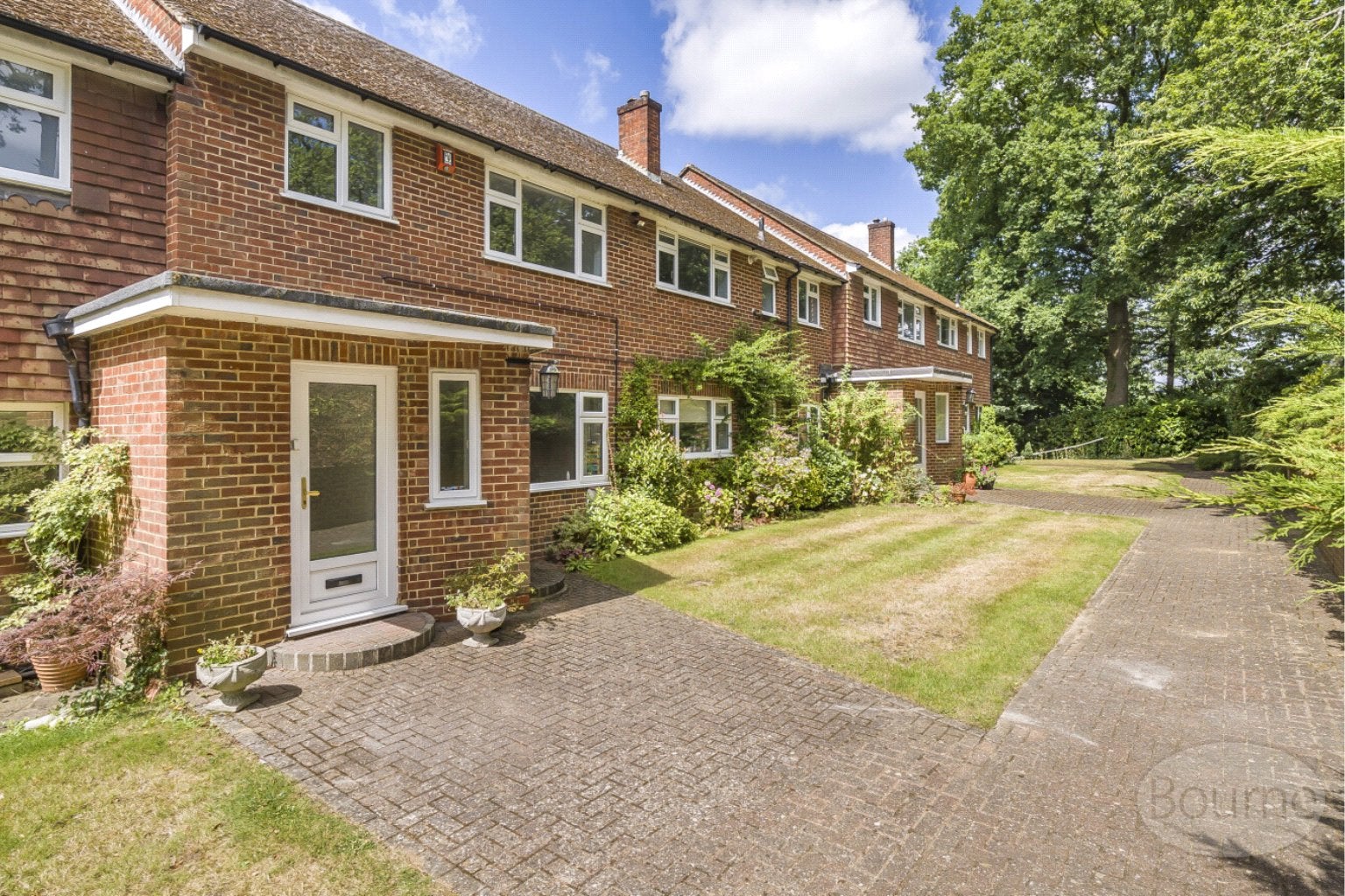 Flat Wren's Hill in Elmbridge
