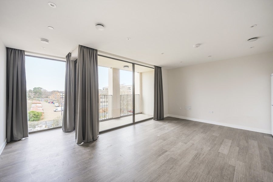 Flat Devonshire Avenue in Woking