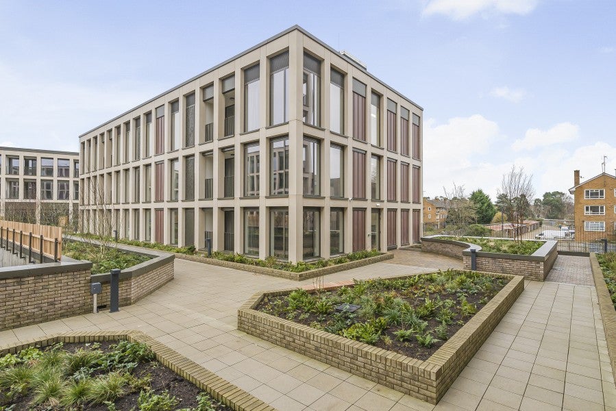 Flat Devonshire Avenue in Woking