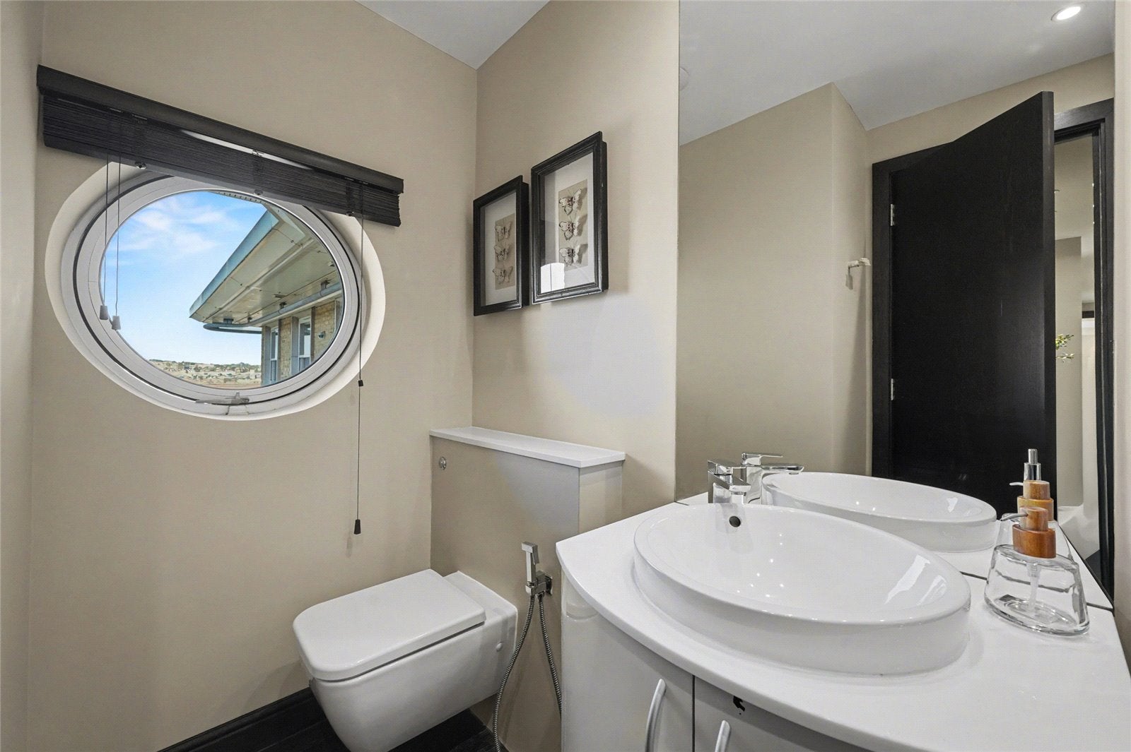 Flat Finchley Road in Greater London