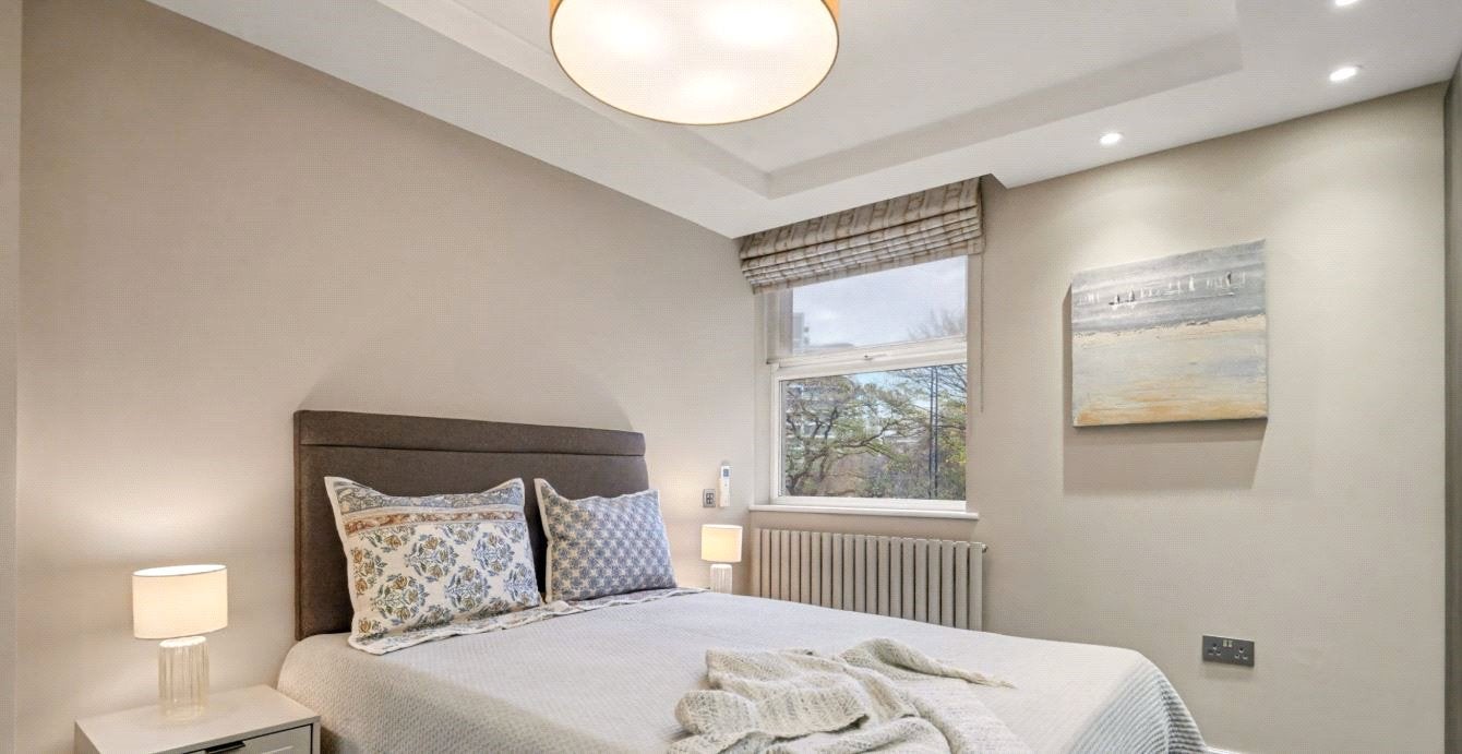 Flat Boydell Court in Greater London
