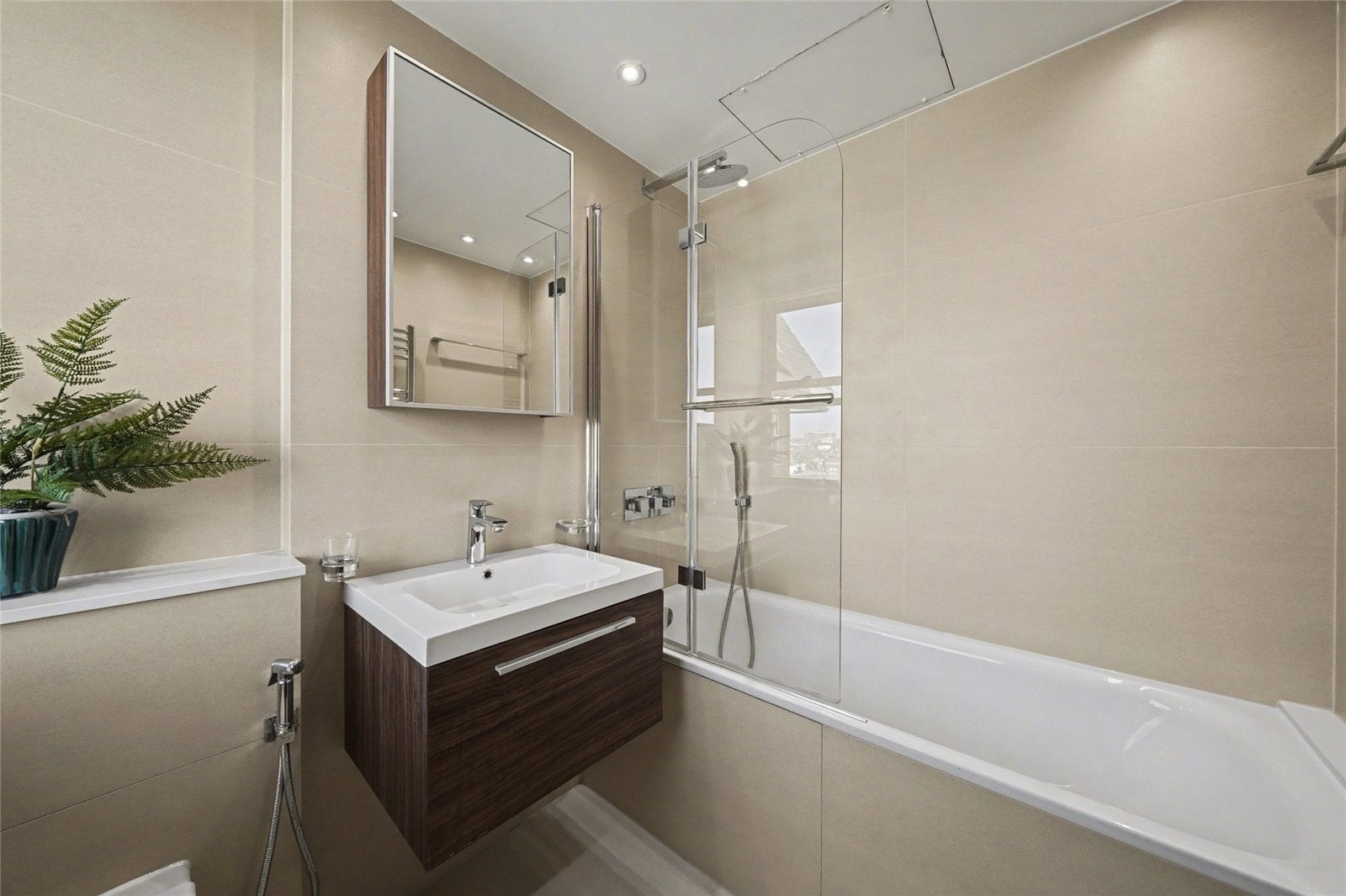Flat Finchley Road in Greater London