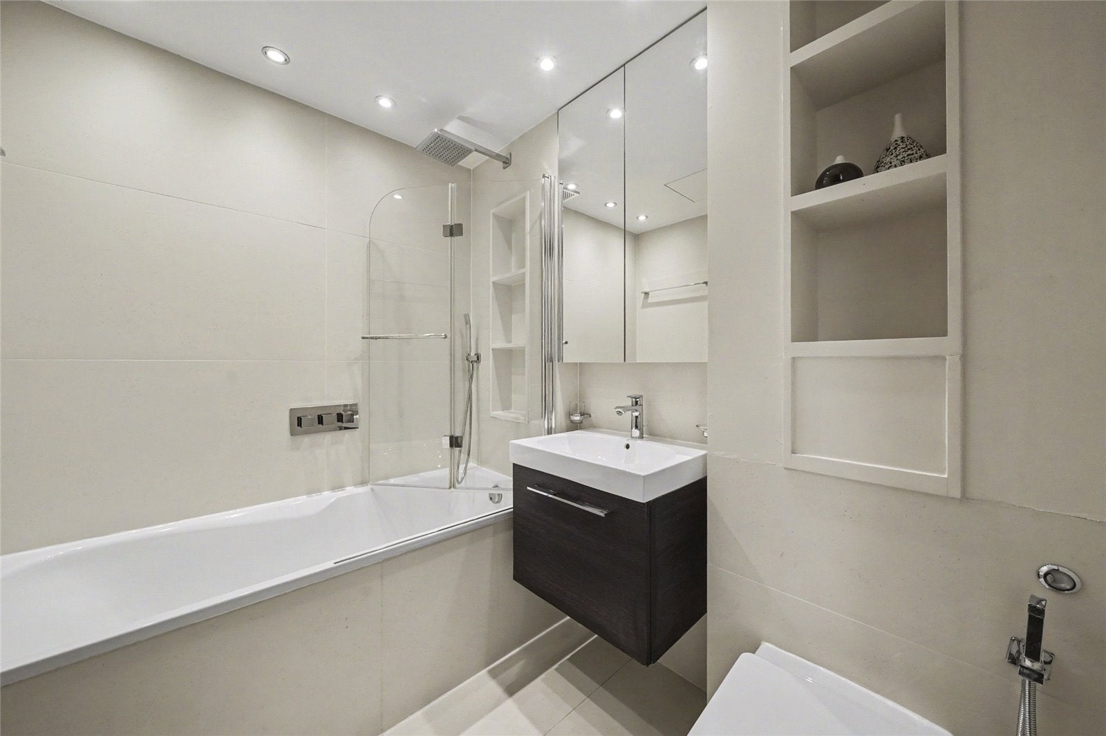 Flat Finchley Road in Greater London