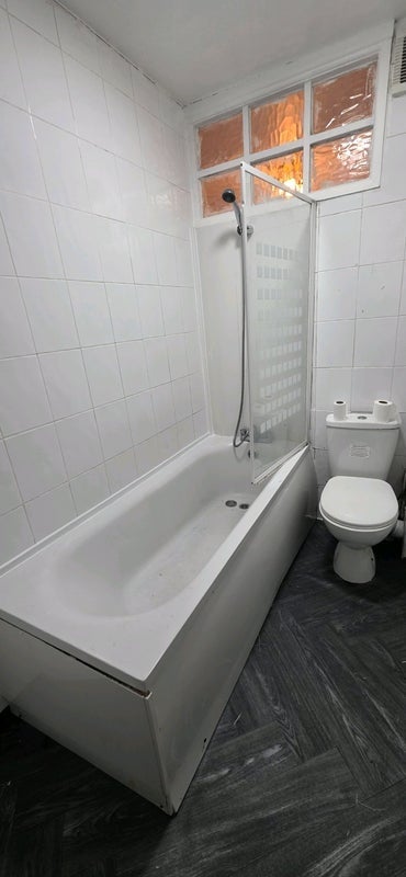 Flat Aldborough Close in Manchester
