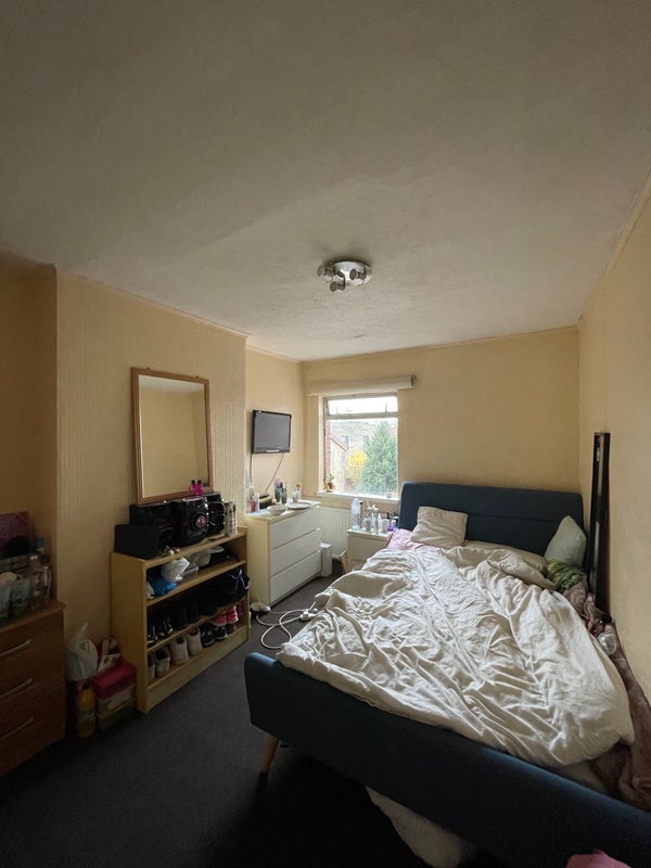 Room Upper Station Road in Bristol