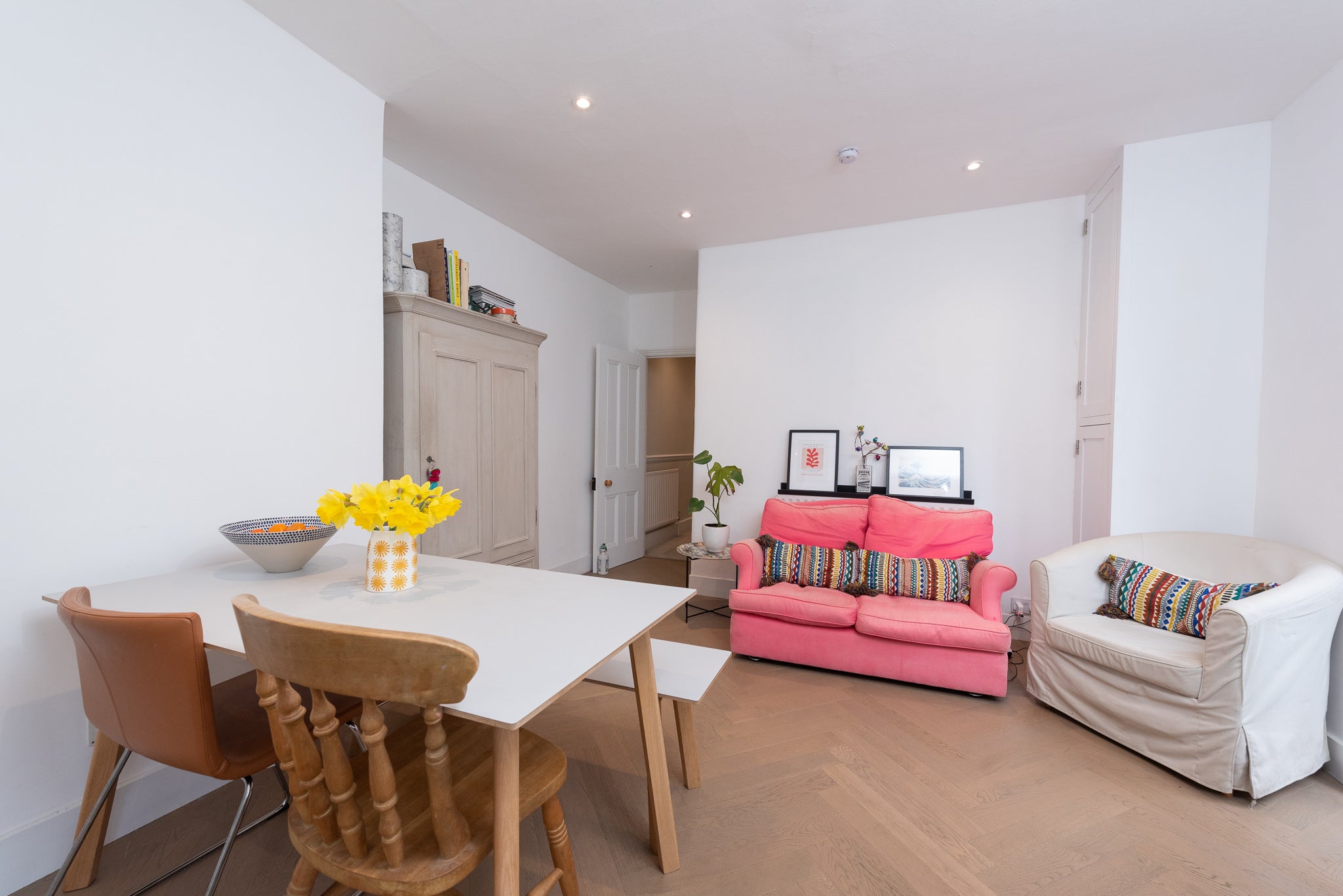 Flat Borneo Street in Greater London