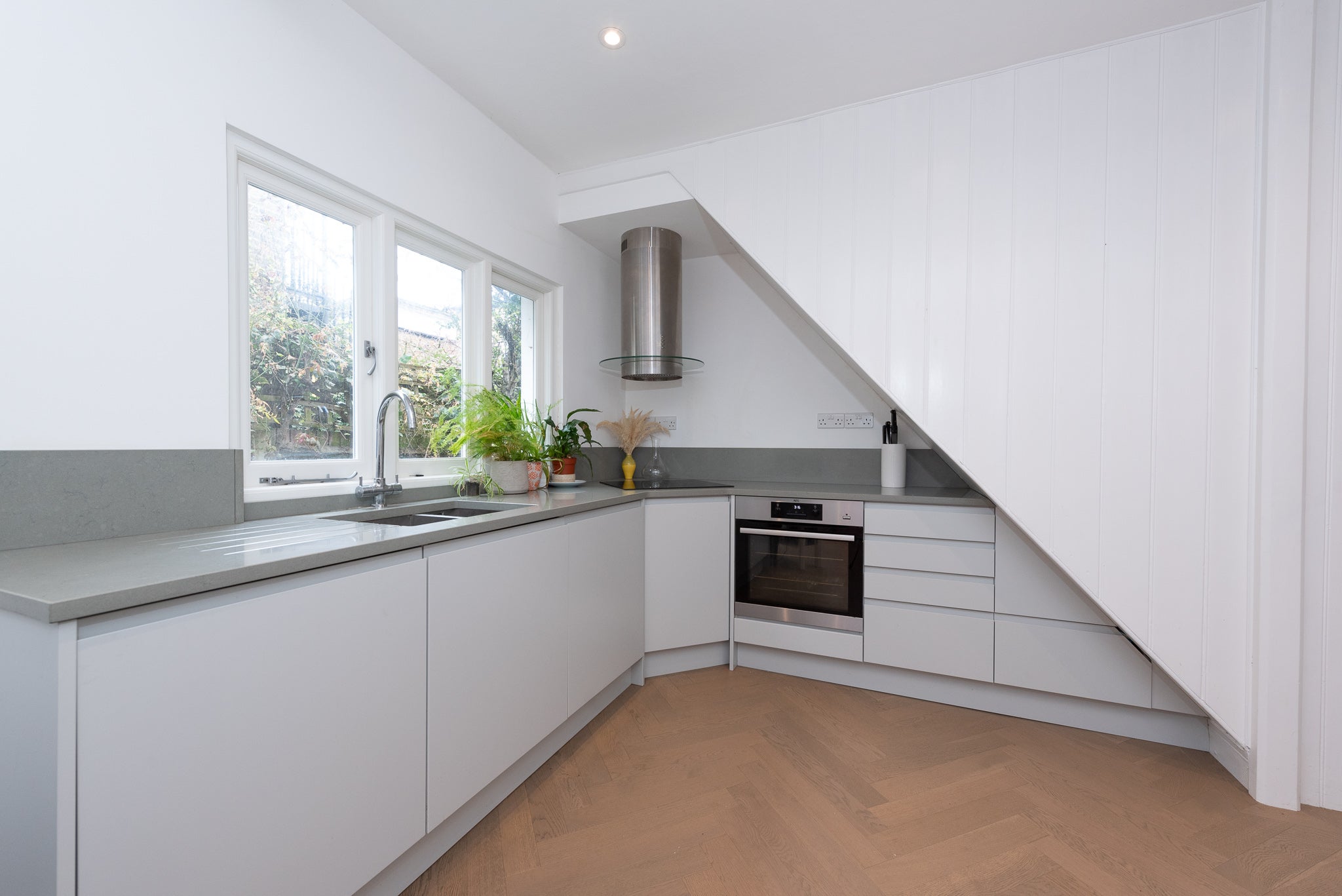 Flat Borneo Street in Greater London