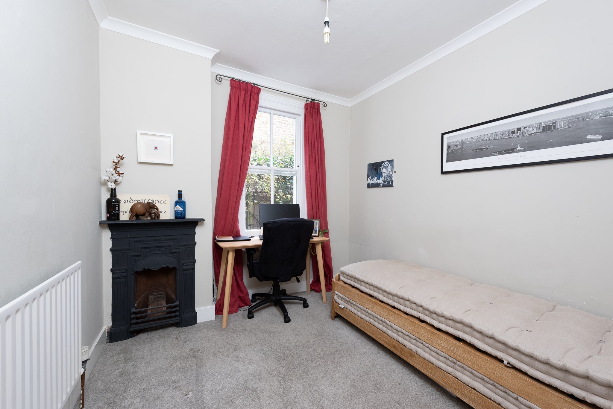 Flat Borneo Street in Greater London