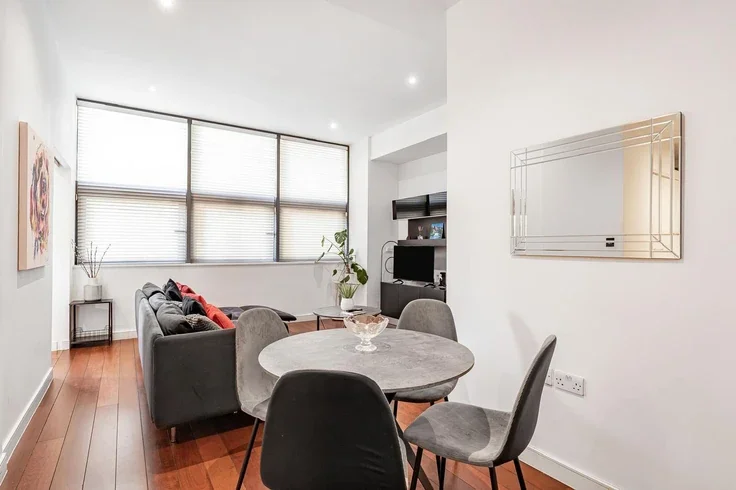 Flat Pentonville Road in Greater London