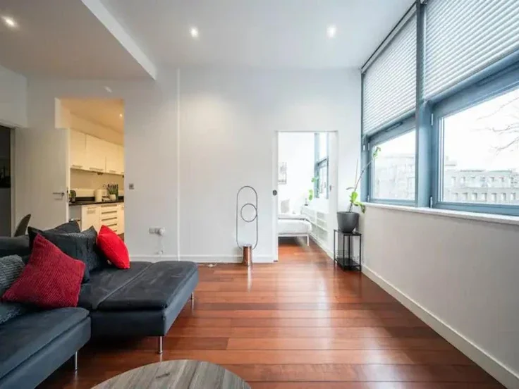 Flat Pentonville Road in Greater London