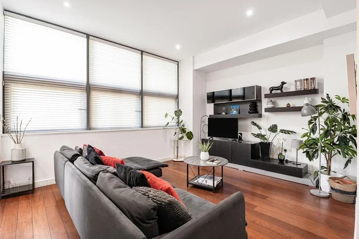 Flat Pentonville Road in Greater London