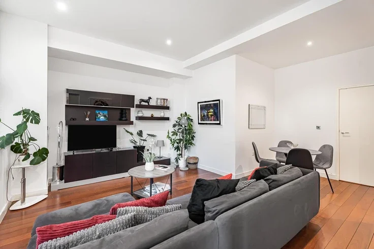 Flat Pentonville Road in Greater London