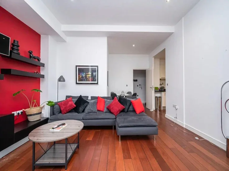 Flat Pentonville Road in Greater London
