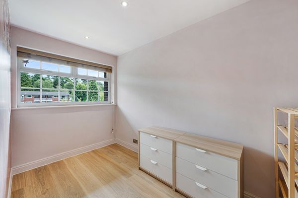 Flat Warren Close in Bramhall