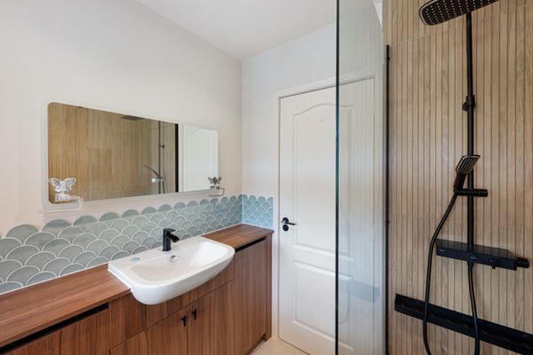 Flat Warren Close in Bramhall