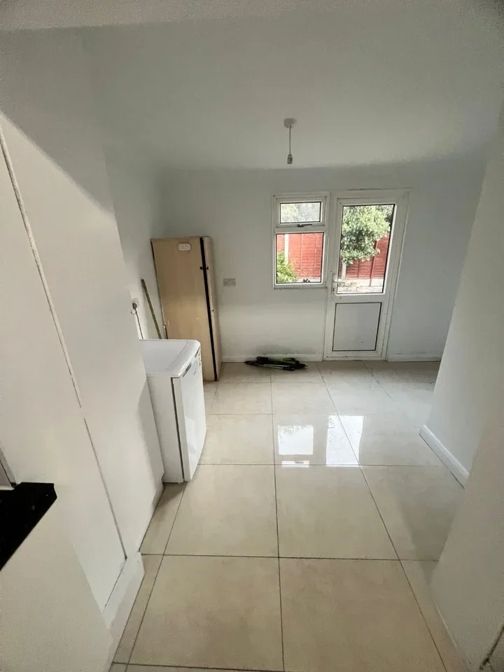 Room Portland Avenue in Southend-on-Sea