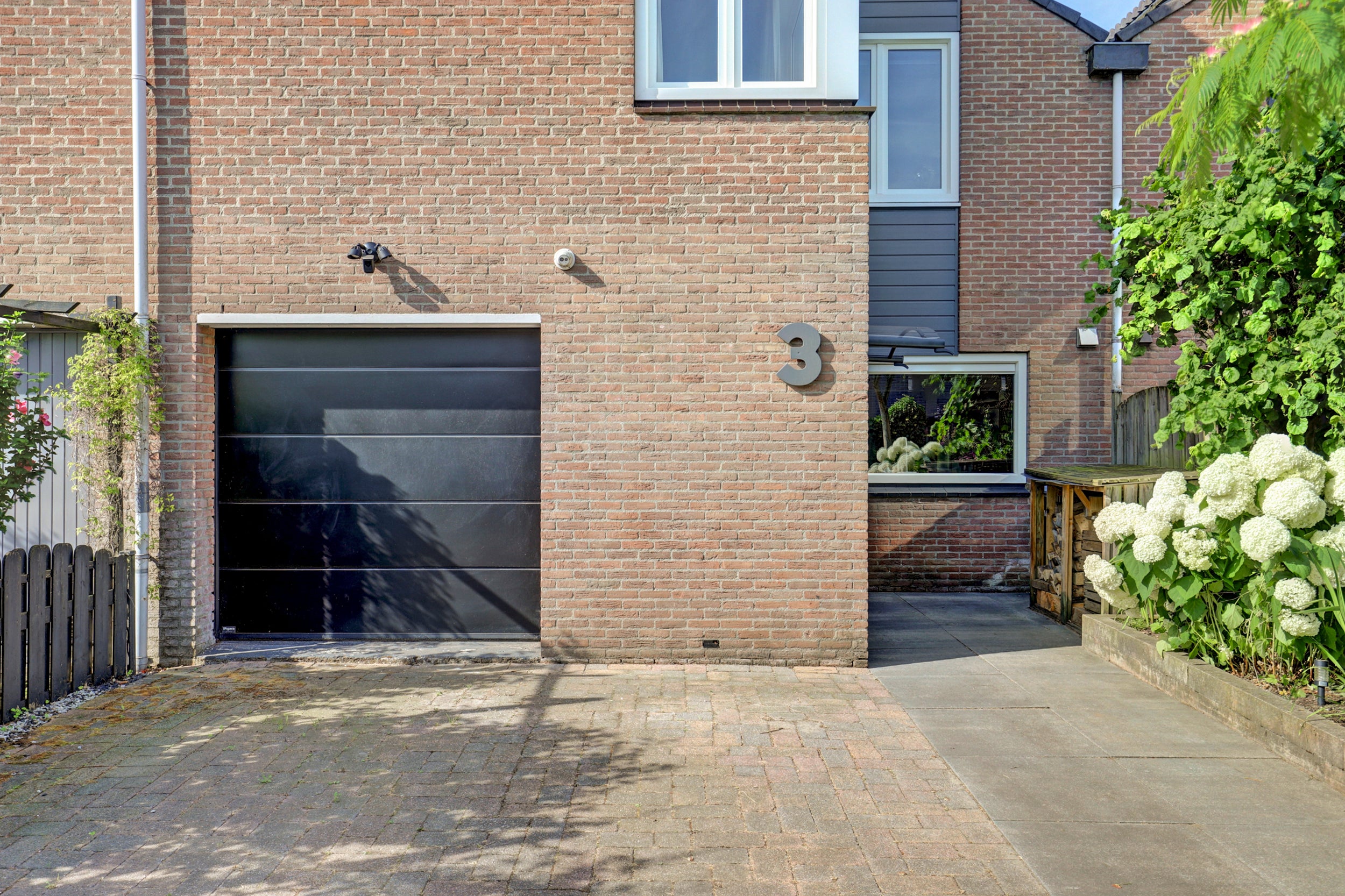 Tussenwoning te koop: Monnen-bogerd 3, Hendrik-Ido-Ambacht