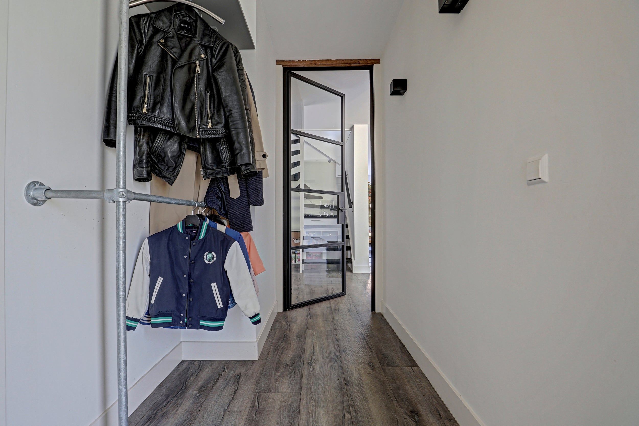 Tussenwoning te koop: Monnen-bogerd 3, Hendrik-Ido-Ambacht