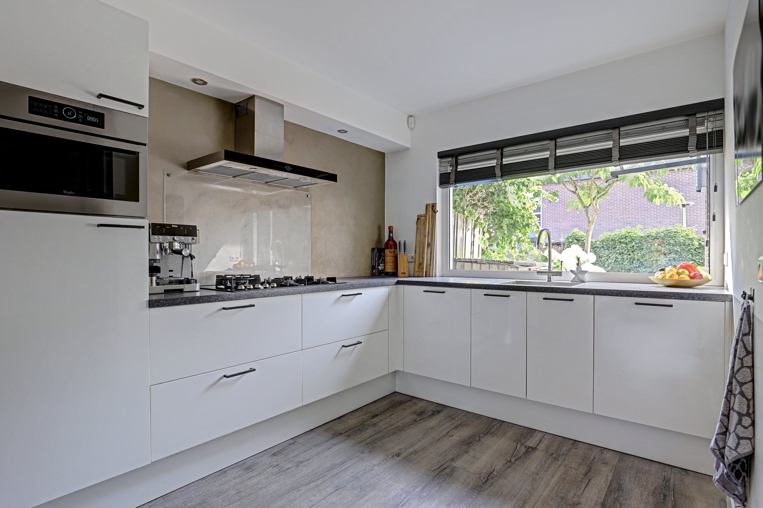 Tussenwoning te koop: Monnen-bogerd 3, Hendrik-Ido-Ambacht