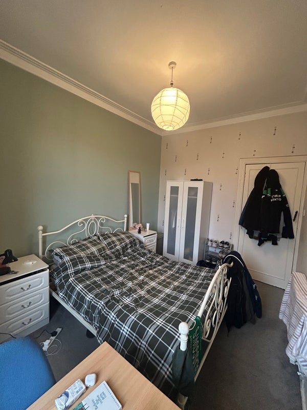 Room Cumbernauld Road in Glasgow