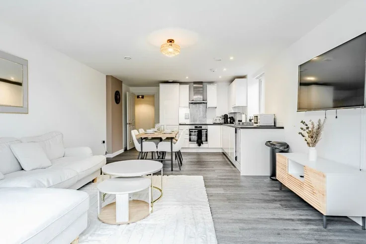Flat Blackwall Lane in Greater London
