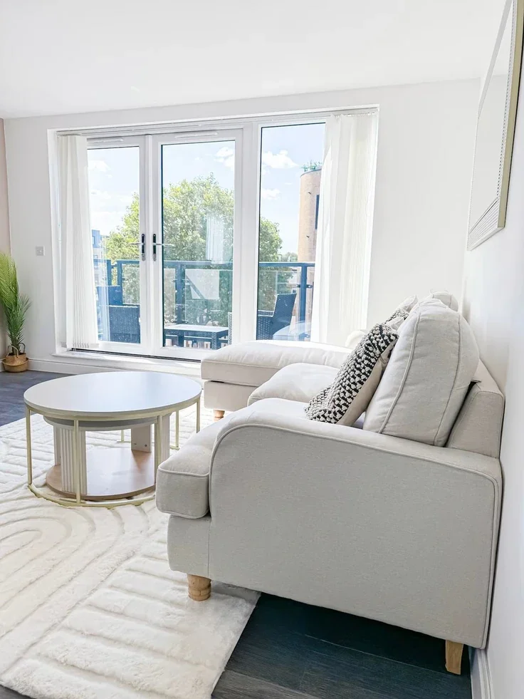 Flat Blackwall Lane in Greater London