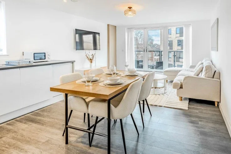 Flat Blackwall Lane in Greater London