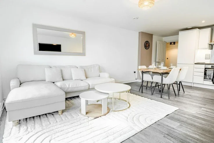 Flat Blackwall Lane in Greater London
