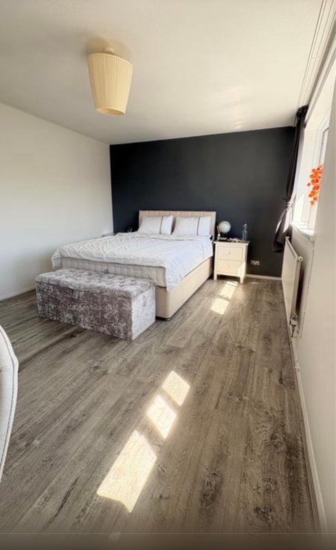 Room Kingsdown Road in Greater London