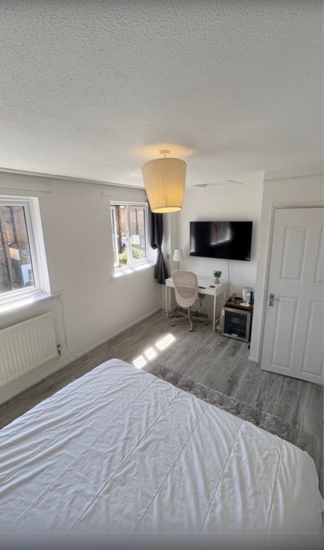 Room Kingsdown Road in Greater London