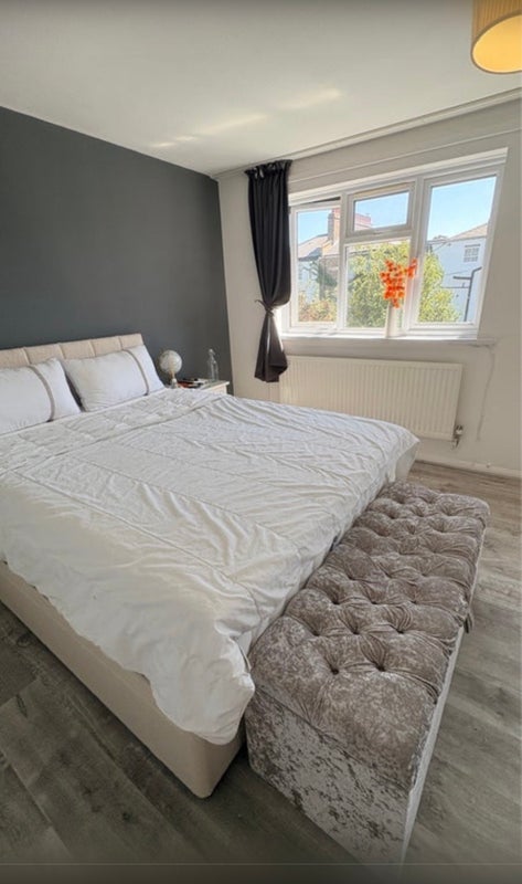 Room Kingsdown Road in Greater London