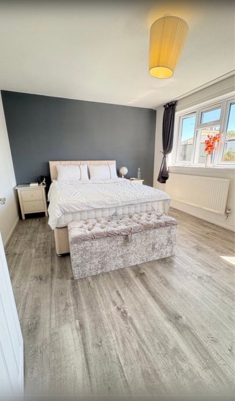 Room Kingsdown Road in Greater London