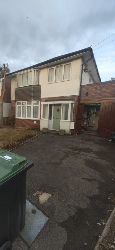 Room Seafield Road in Bournemouth