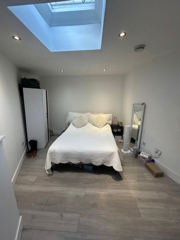 Room Caister Mews in Greater London
