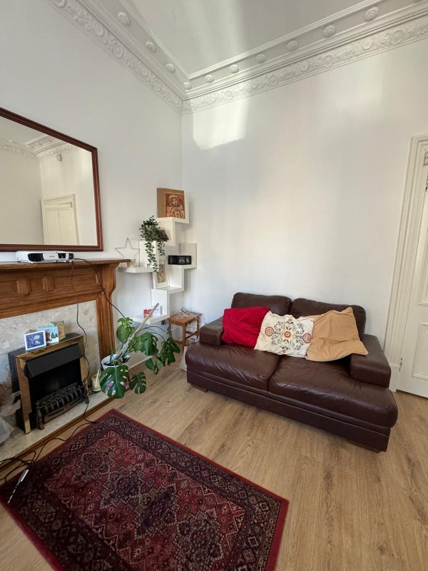 Room Clincart Road in Glasgow