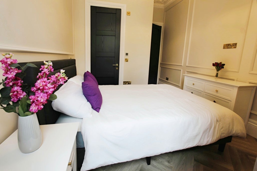 Flat Caledonian Place in City of Edinburgh