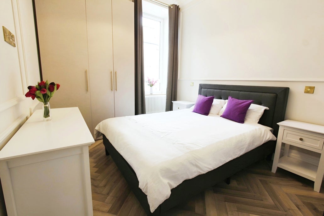 Flat Caledonian Place in City of Edinburgh