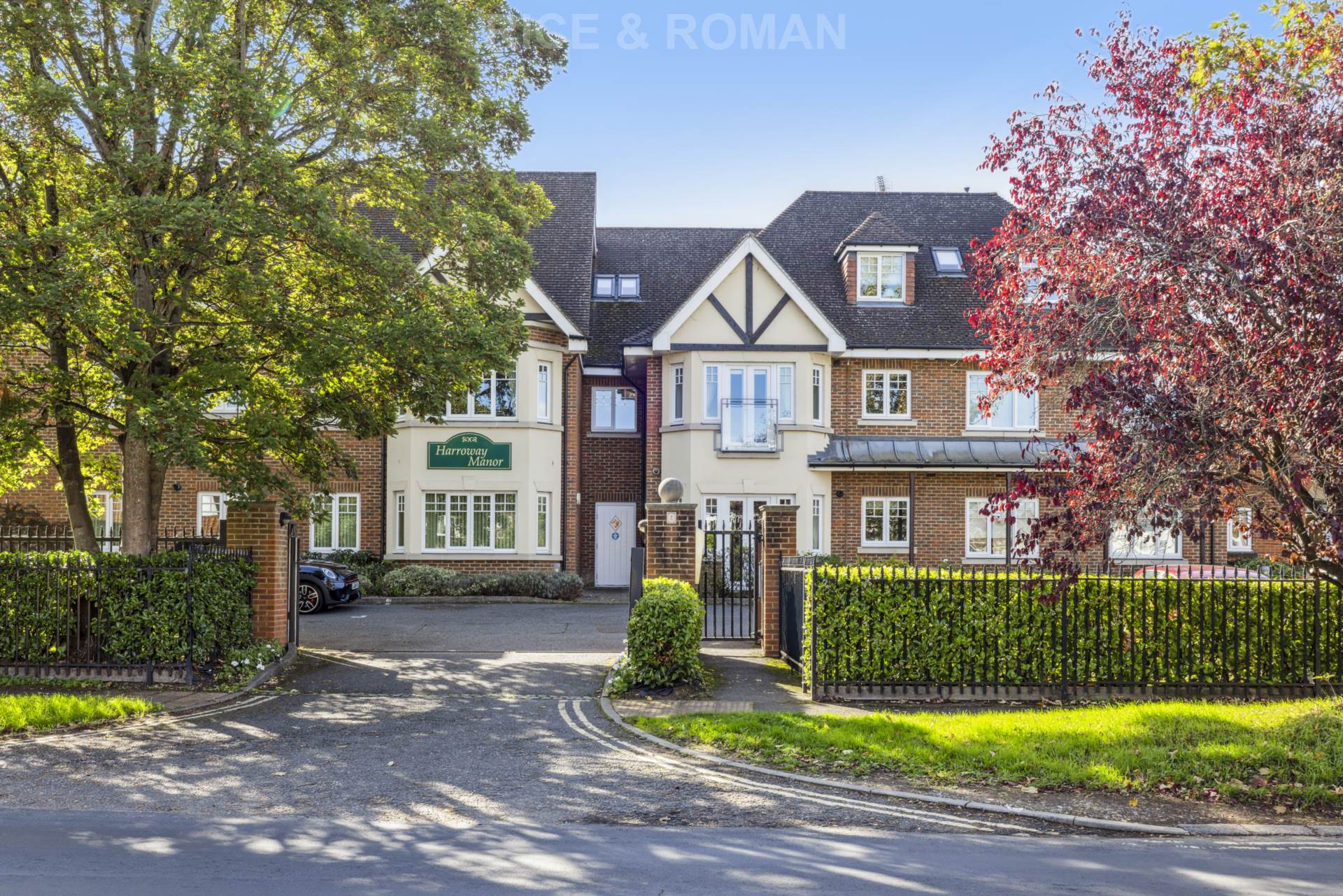 Flat Cobham Road in Mole Valley