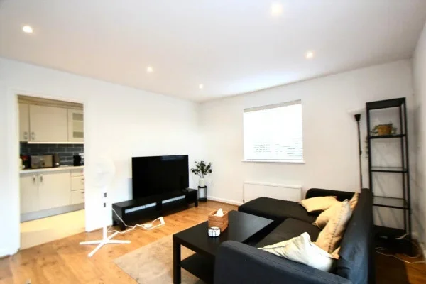 Flat West End Lane in Greater London