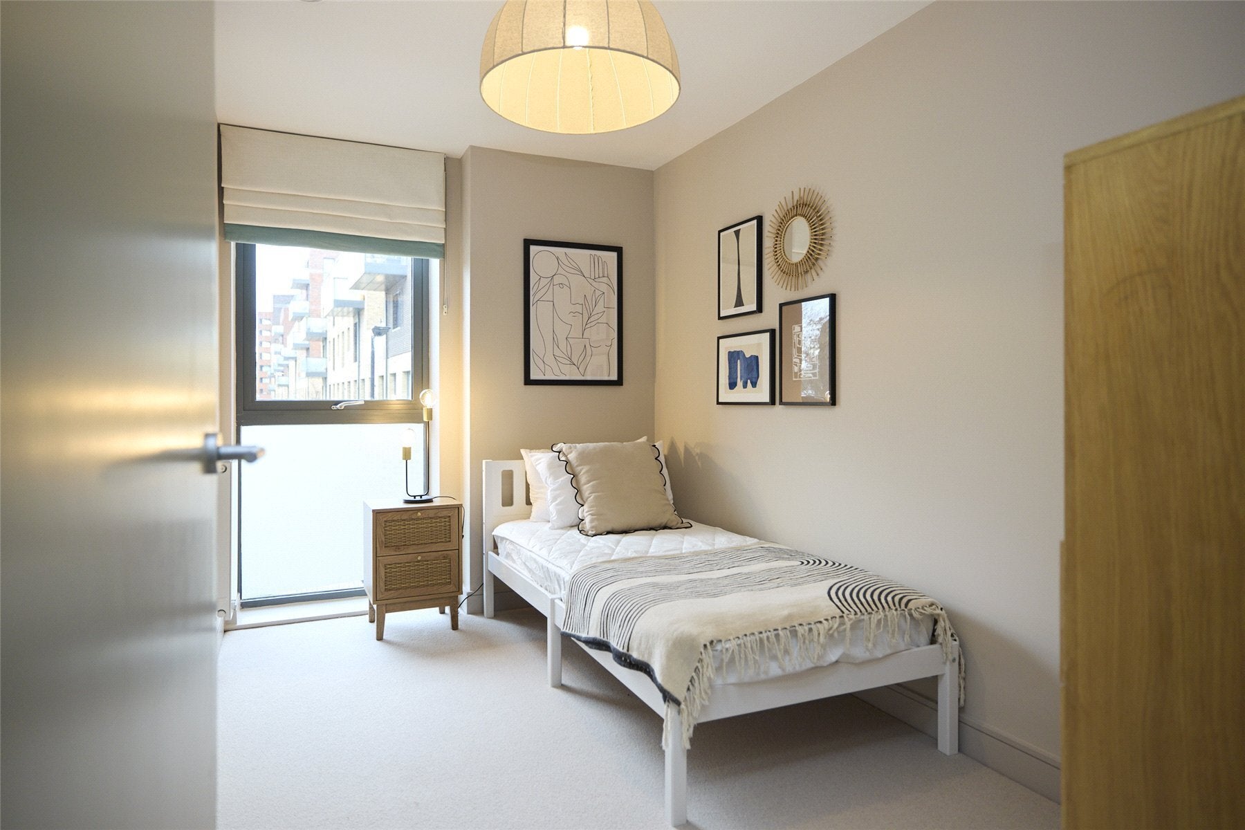 Flat Carlton Grove in Greater London