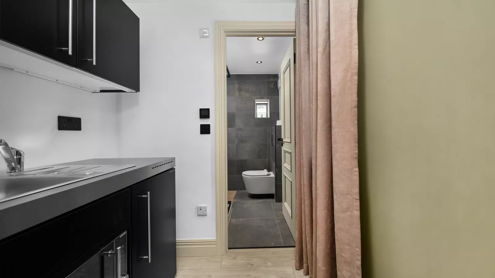 Flat Dorset Road in Greater London
