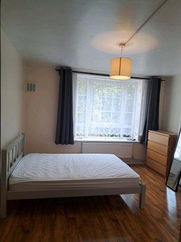 Room Ebbisham Drive in Greater London