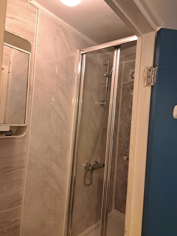 Room Ebbisham Drive in Greater London