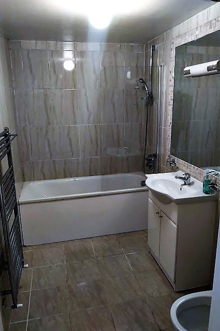 Flat West Hendon Broadway in Greater London