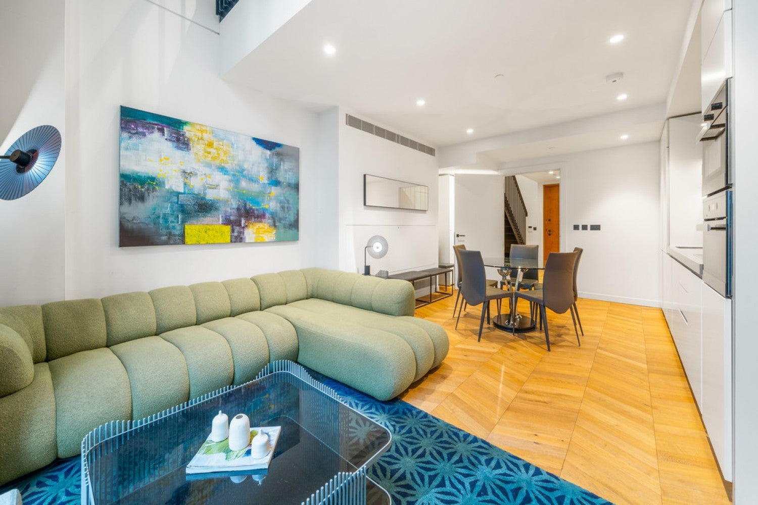 Flat Moat Street in Greater London