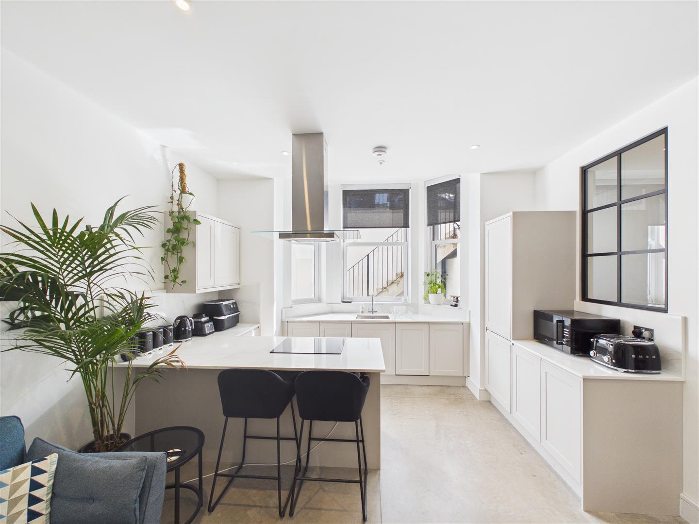Flat Cumberland Park in Greater London