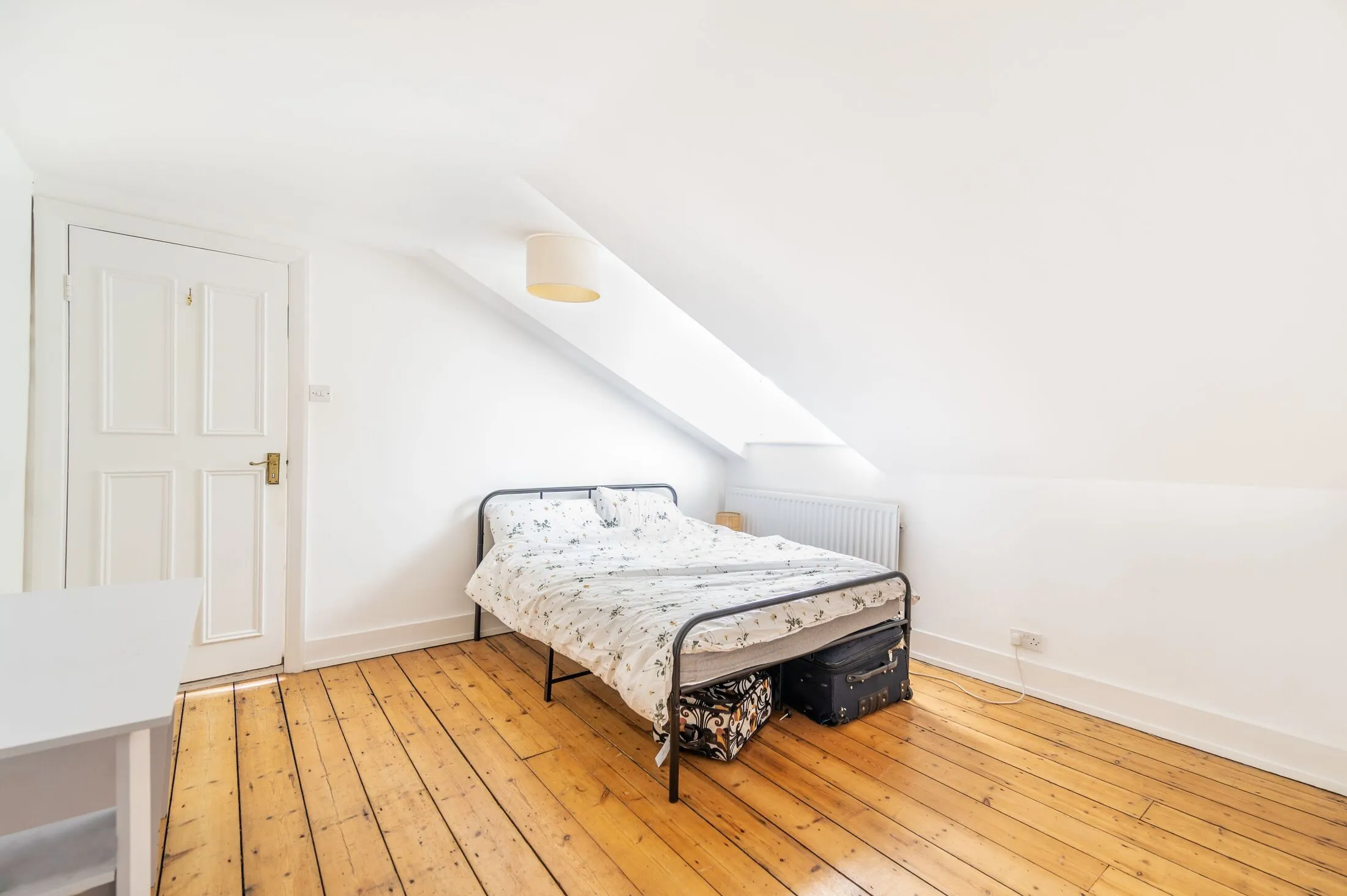 Flat Gordon Place in Greater London